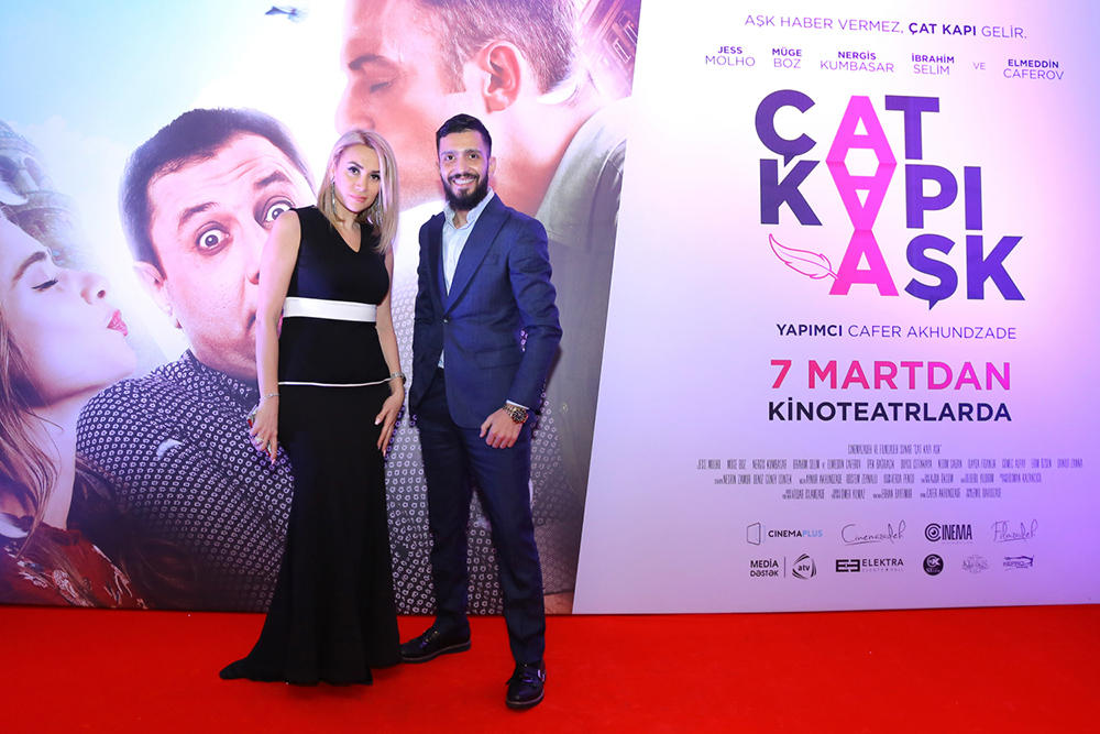 Турецкие красавицы в окружении азербайджанцев, или Потрескавшаяся любовь (ВИДЕО, ФОТО)