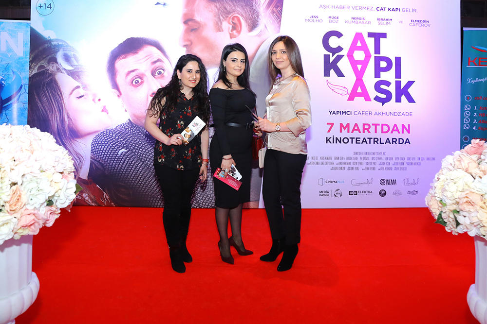 Турецкие красавицы в окружении азербайджанцев, или Потрескавшаяся любовь (ВИДЕО, ФОТО)