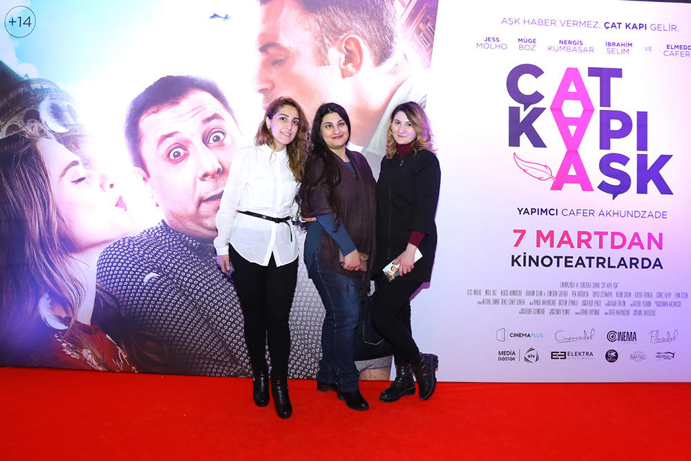 Турецкие красавицы в окружении азербайджанцев, или Потрескавшаяся любовь (ВИДЕО, ФОТО)