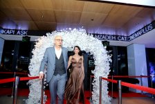 Турецкие красавицы в окружении азербайджанцев, или Потрескавшаяся любовь (ВИДЕО, ФОТО)