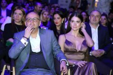 Турецкие красавицы в окружении азербайджанцев, или Потрескавшаяся любовь (ВИДЕО, ФОТО)