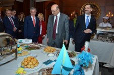 Послы прошли в Баку символический "ритуал очищения" перед Новрузом (ФОТО)