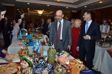 Послы прошли в Баку символический "ритуал очищения" перед Новрузом (ФОТО)