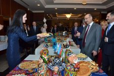 Послы прошли в Баку символический "ритуал очищения" перед Новрузом (ФОТО)