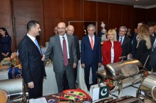 Послы прошли в Баку символический "ритуал очищения" перед Новрузом (ФОТО)