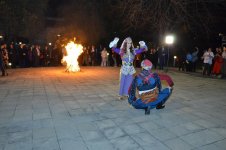 Послы прошли в Баку символический "ритуал очищения" перед Новрузом (ФОТО)