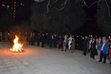 Послы прошли в Баку символический "ритуал очищения" перед Новрузом (ФОТО)