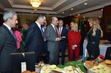 Послы прошли в Баку символический "ритуал очищения" перед Новрузом (ФОТО)