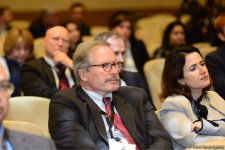 VII Глобальный Бакинский форум продолжает работу панельными обсуждениями (ФОТО)