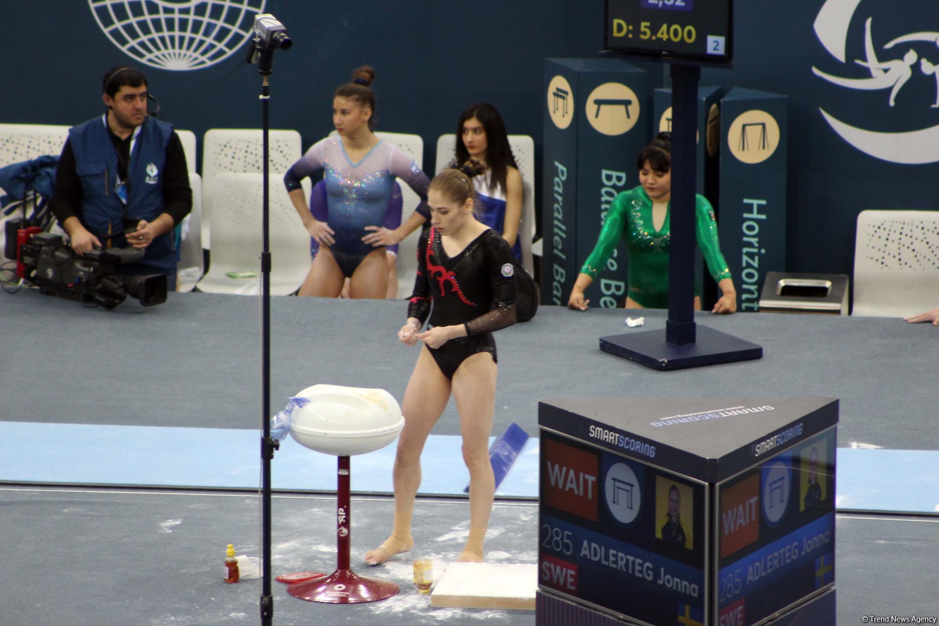 В Баку стартовал первый день соревнований Кубка мира FIG по спортивной гимнастике (ФОТО)