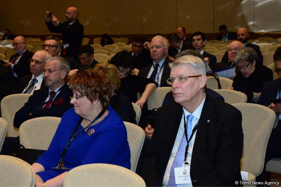 VII Глобальный Бакинский форум продолжает работу панельными обсуждениями (ФОТО)