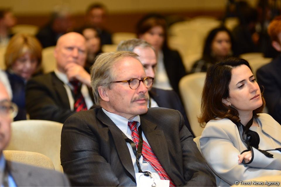 VII Глобальный Бакинский форум продолжает работу панельными обсуждениями (ФОТО)