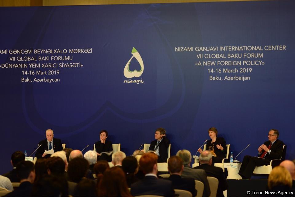VII Глобальный Бакинский форум продолжает работу панельными обсуждениями (ФОТО)