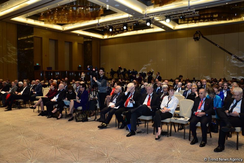 VII Глобальный Бакинский форум продолжает работу панельными обсуждениями (ФОТО)