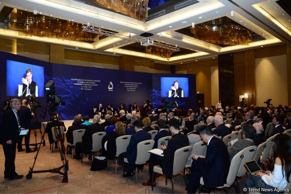 VII Глобальный Бакинский форум продолжает работу панельными обсуждениями (ФОТО)