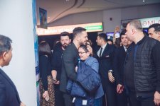 Семейная пара решила убить друг друга в Баку на глазах сотни людей (ВИДЕО, ФОТО)