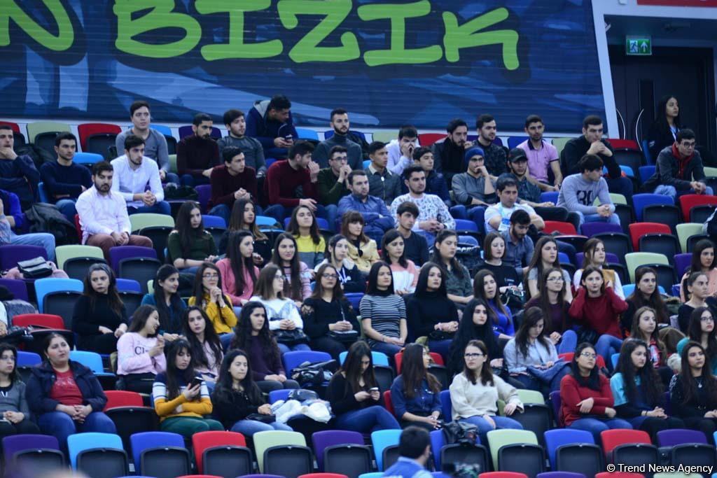 В Баку стартовал второй день соревнований Кубка мира FIG по спортивной гимнастике (ФОТО)