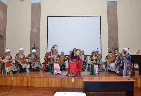 Джура, лавта, нефир, сипси, джюмбюш – подарок азербайджанскому музею (ФОТО)