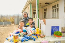 Фонд Гейдара Алиева раздает малообеспеченным семьям подарки по случаю праздника Новруз (ФОТО)