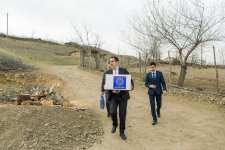 Фонд Гейдара Алиева раздает малообеспеченным семьям подарки по случаю праздника Новруз (ФОТО)