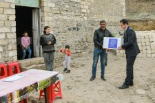 Фонд Гейдара Алиева раздает малообеспеченным семьям подарки по случаю праздника Новруз (ФОТО)