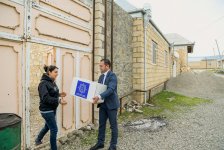 Фонд Гейдара Алиева раздает малообеспеченным семьям подарки по случаю праздника Новруз (ФОТО)