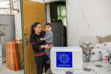 Фонд Гейдара Алиева раздает малообеспеченным семьям подарки по случаю праздника Новруз (ФОТО)