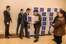Фонд Гейдара Алиева раздает малообеспеченным семьям подарки по случаю праздника Новруз (ФОТО)