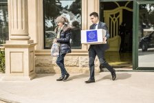 Фонд Гейдара Алиева раздает малообеспеченным семьям подарки по случаю праздника Новруз (ФОТО)
