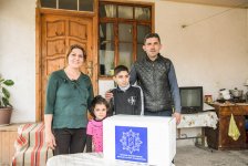 Фонд Гейдара Алиева раздает малообеспеченным семьям подарки по случаю праздника Новруз (ФОТО)