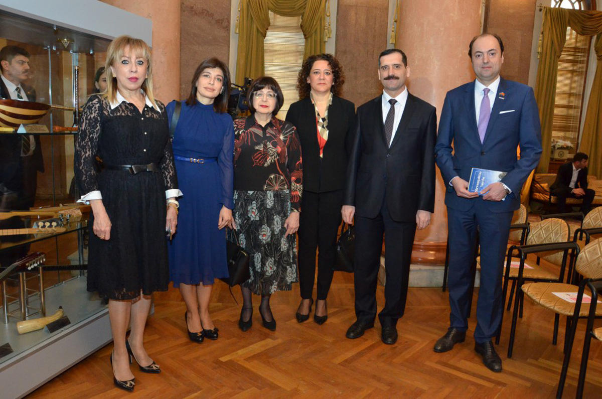 Джура, лавта, нефир, сипси, джюмбюш – подарок азербайджанскому музею (ФОТО)