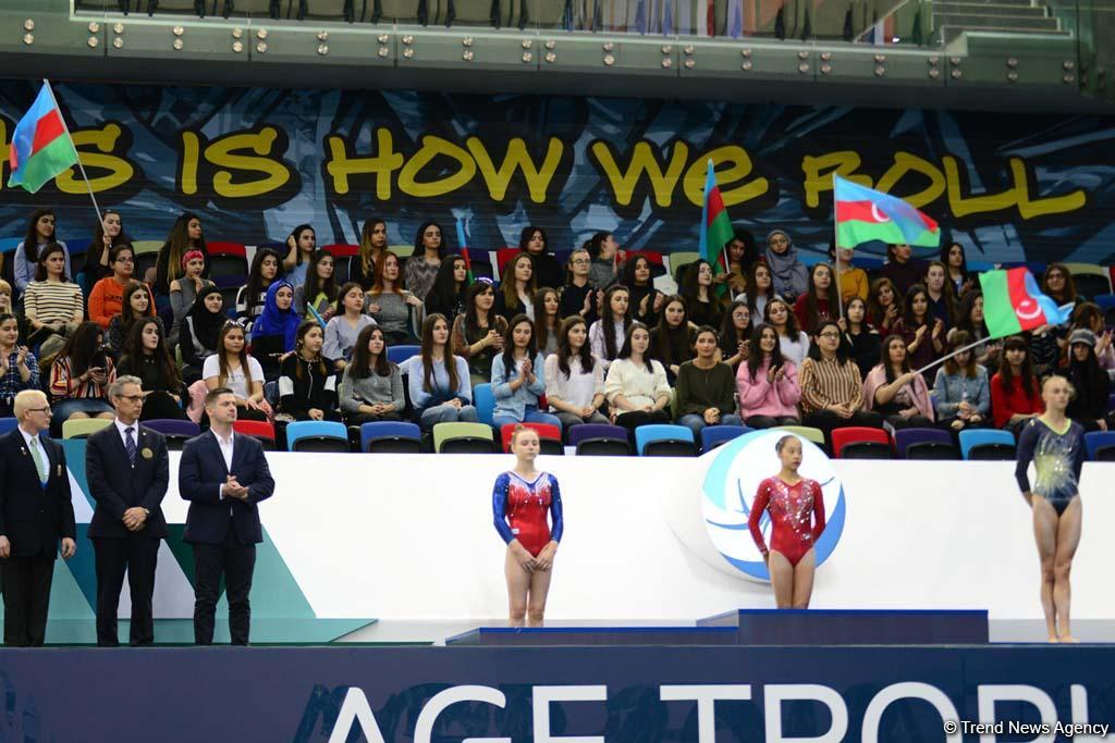 Состоялась церемония награждения победителей и призеров первого дня финалов Кубка мира по спортивной гимнастике в Баку (ФОТО)