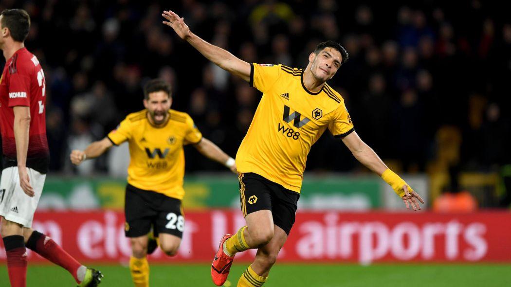 "Манчестер Юнайтед" проиграл "Вулверхэмптону" и вылетел из Кубка Англии по футболу (ВИДЕО)