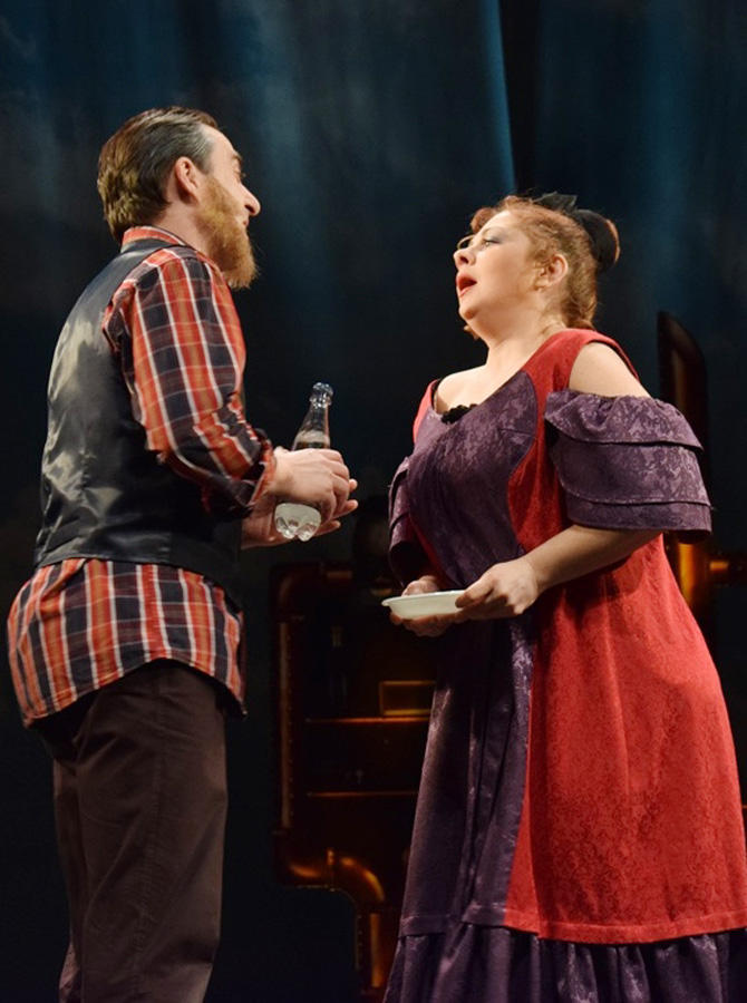 Cупруга министра иностранных дел Беларуси удивила  бакинцев  "Брачным договором"   (ФОТО)