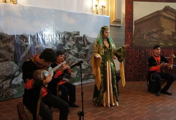 В Храме Атешгях отметили  650-летие Имадеддина Насими (ФОТО)