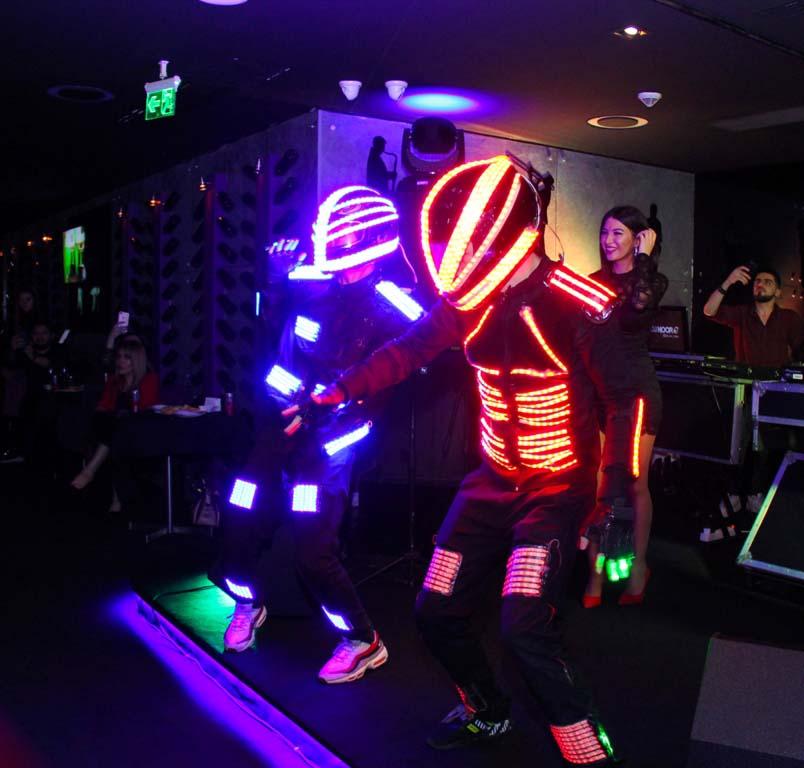 Роботы и Фаик Агаев презентовали топ-моделей Азербайджана  (ВИДЕО, ФОТО)