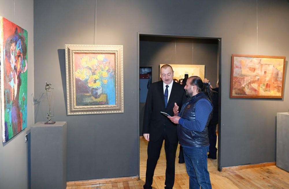 Президент Ильхам Алиев и Первая леди Мехрибан Алиева приняли участие во всенародном веселье по случаю Новруз байрамы (ФОТО)