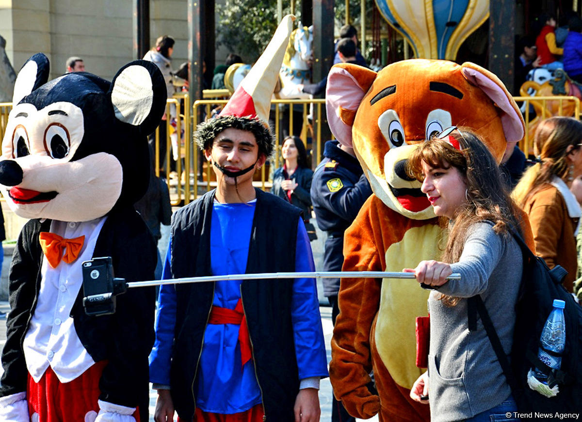 В Баку продолжается фестиваль по случаю праздника Новруз (ФОТО)