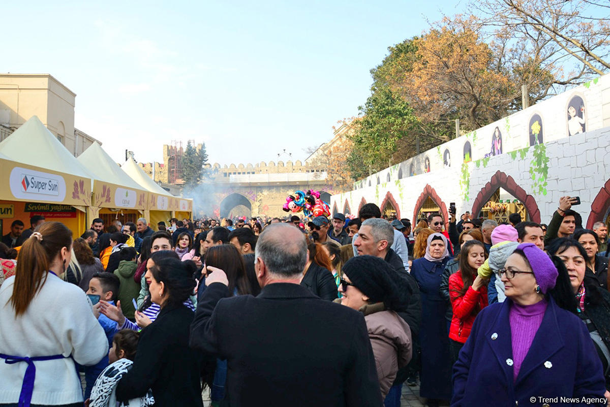 В Баку продолжается фестиваль по случаю праздника Новруз (ФОТО)