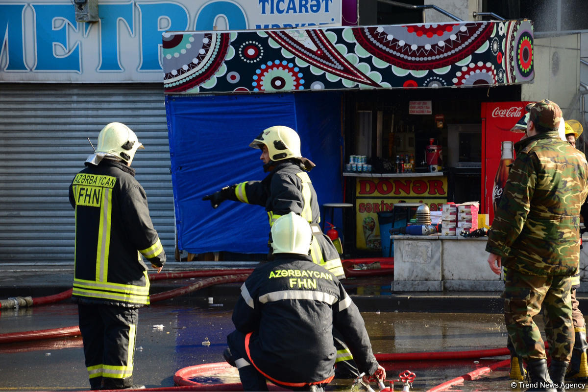 К тушению пожара в т/ц в Баку привлечен вертолет (ФОТО/ВИДЕО)