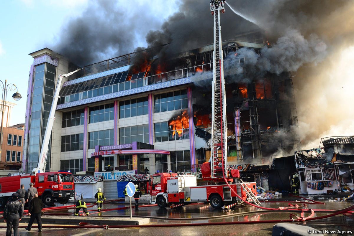 К тушению пожара в т/ц в Баку привлечен вертолет (ФОТО/ВИДЕО)