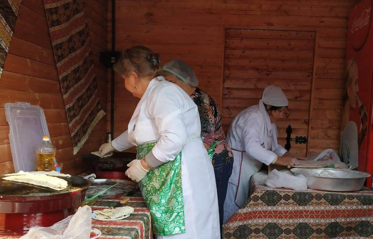 Весенняя сказка на Бакинском бульваре (ФОТО)