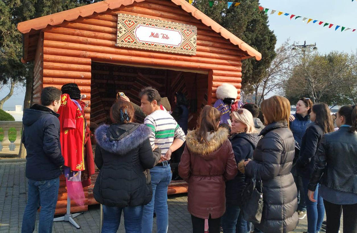 Весенняя сказка на Бакинском бульваре (ФОТО)