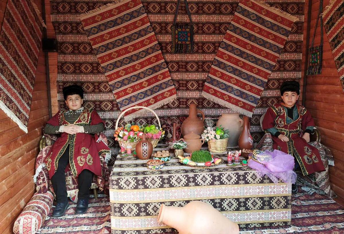 Весенняя сказка на Бакинском бульваре (ФОТО)