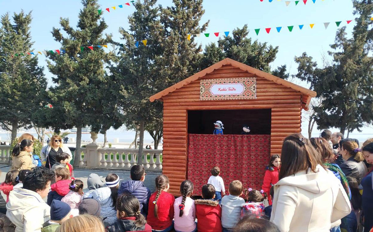 Весенняя сказка на Бакинском бульваре (ФОТО)