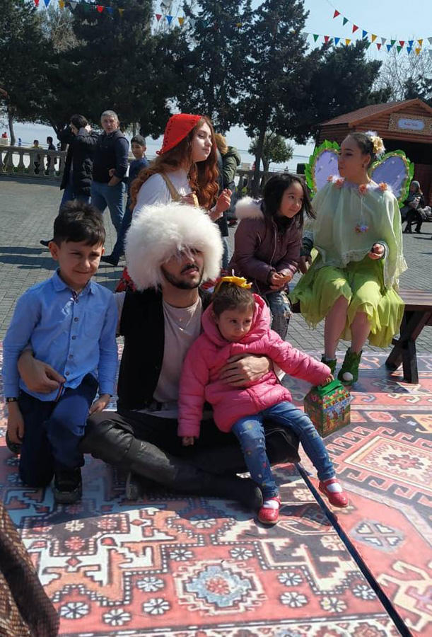 Весенняя сказка на Бакинском бульваре (ФОТО)