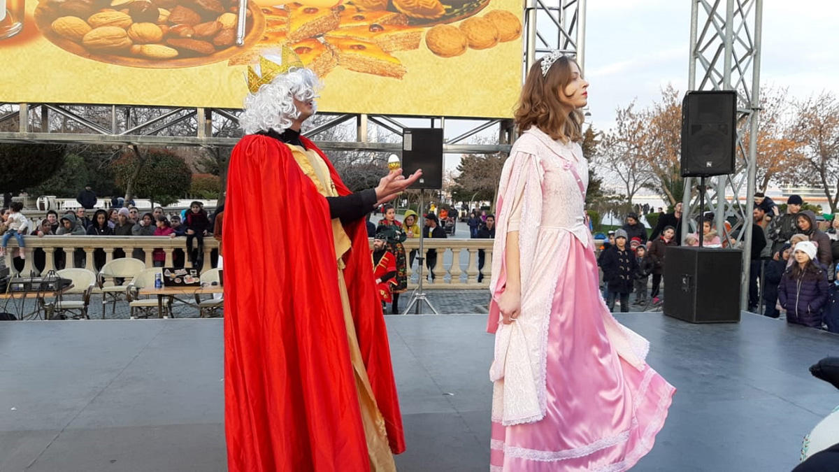 Весенняя сказка на Бакинском бульваре (ФОТО)