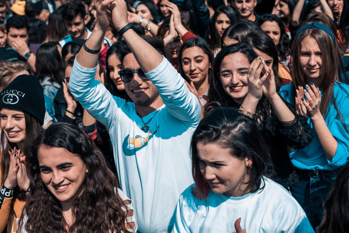 Азербайджанская участница "Евровидения" провела флешмоб со студентами (ФОТО, ВИДЕО)