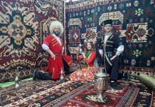 Весенняя сказка на Бакинском бульваре (ФОТО)