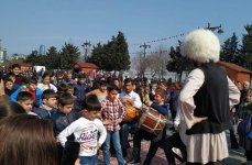 Весенняя сказка на Бакинском бульваре (ФОТО)